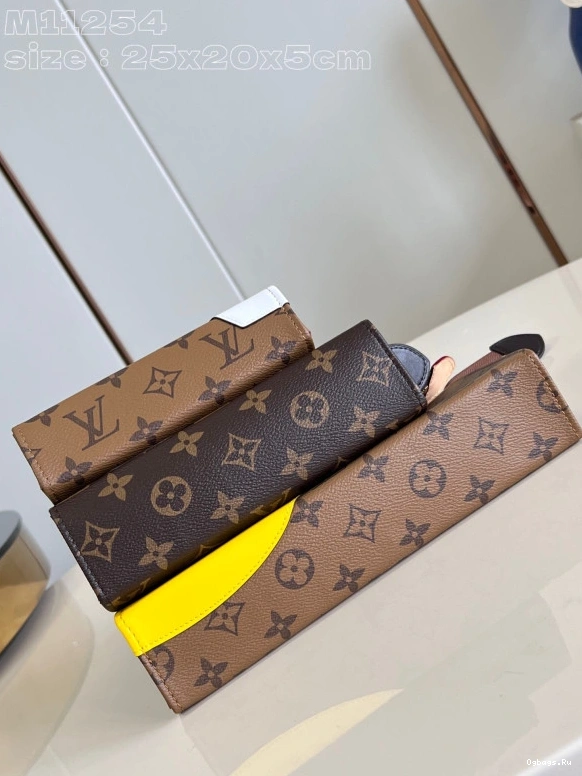 VUITTON Toilet Pouch-25*20*5.5cm LOUIS Trio 0320
